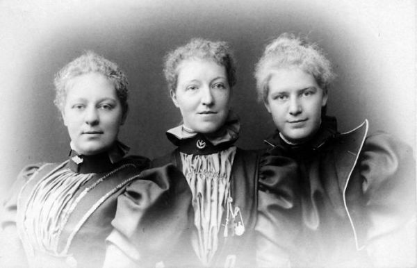 1895 Mabel Marian, Jessie Cameron, Hilda Marsom Buttfield