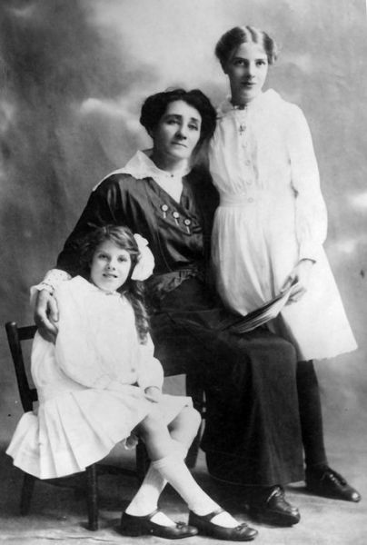 1913 Muller Family