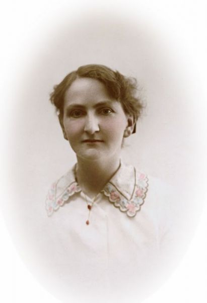 1919 01 Violet Lakeman