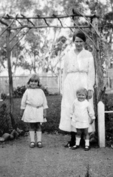 1919 03 Jean, Mabel and Gilbert Shepherd