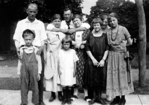 1922 03 Cheshire, Gallia Co, OH Niday, Burnett families