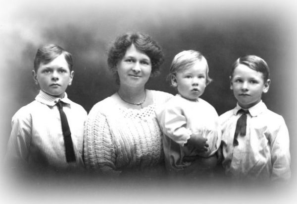 1923 Mervyn, Bonnie, Wilbur, Rodney Muller