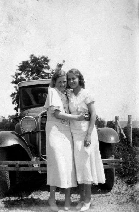 1933 Helen McNealey, Eloise Niday
