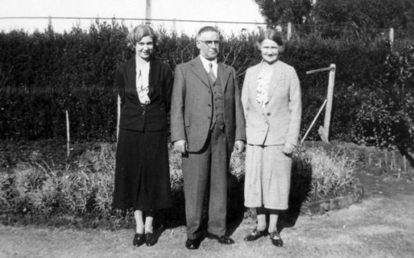 1937 02 Jean, Clem, Mabel Shepherd