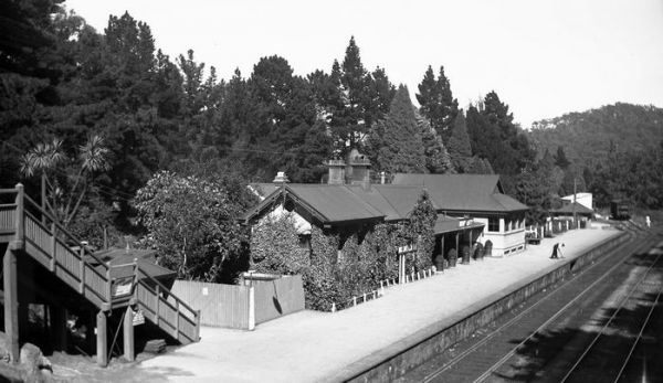 1939 03 Honeymoon - Mt Lofty Railway Station