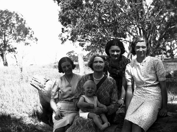 1940 Una, John, Dot, Joy Shepherd, Jean Sargent