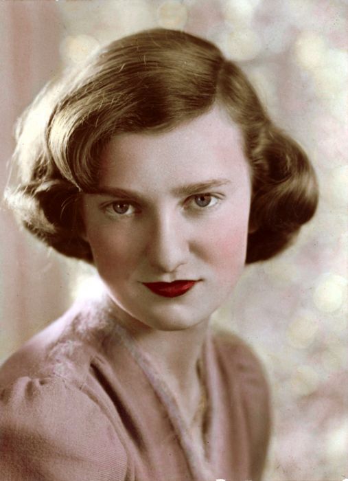 1942 01 Betty Marion Stevenson
