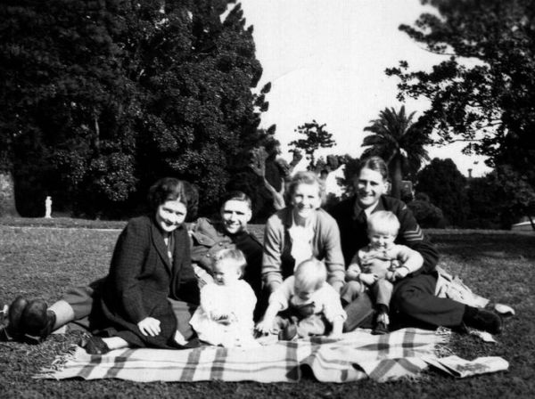 1942 03 Parklands - Shepherd family
