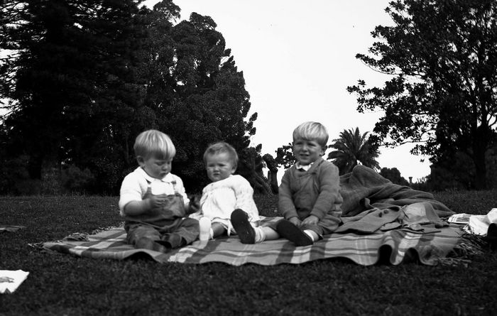 1942 07 Parklands - David, Linnea, John Shepherd