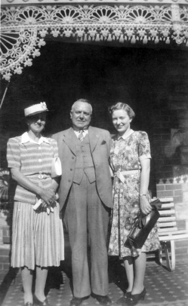 1942 Dolly, Edmund, Kathleen Shepherd