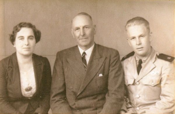 1942c Eva Shepherd, Norman Shepherd, Robin Lindsay