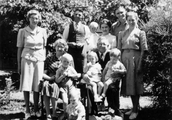 1943 05 Sargent and Shepherd families