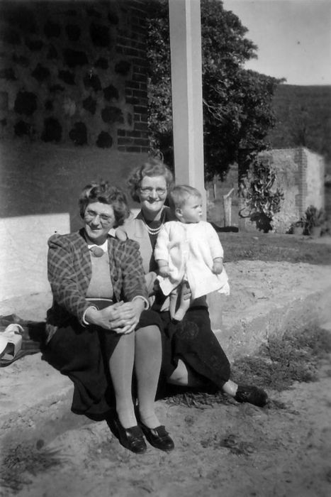 1945 03 Vere, Aileen, Helen Sargent