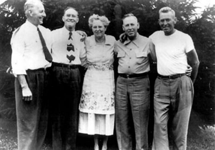 1950 02 Hamilton family