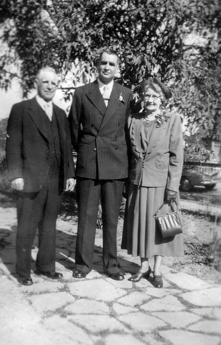 1952 03 Leslie St Clem, Keith, Mabel Shepherd