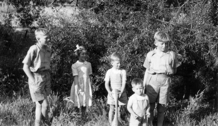 1953 03 Nairne - Shepherd children