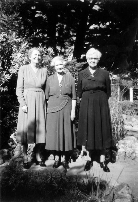 1955 Grant Ave - Nell Murray, Mabel Shepherd, Lilly White